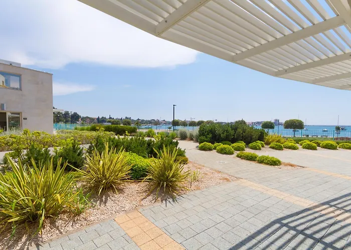 아파트 Azur With Sea View 우마그